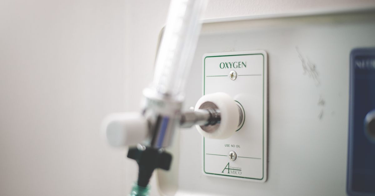 A detailed view of an oxygen outlet on a medical wall panel, used in healthcare facilities.